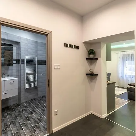 Spotlight Apartmanház Appartamento Szeged